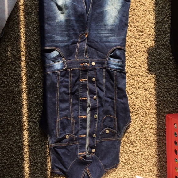 Pretty new never worn - Picture 4 of 4